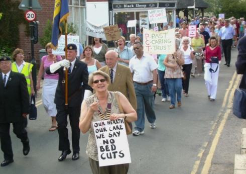 SPELLING IT OUT: Liz Jones, chairman of Aylsham Town Council, makes her views clear during the protest march through the town. PHOTO: Alex Hurrell FOR: NNN DATE: 31/05/2007